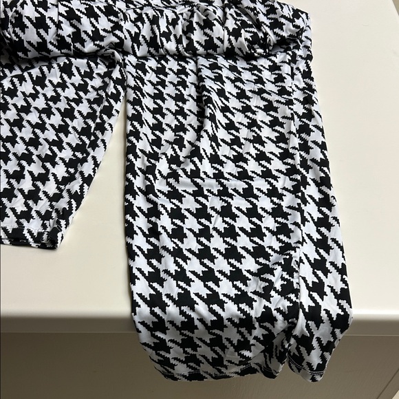 Stylish Black and White Houndstooth Women's Pants 3X - Picture 4 of 4
